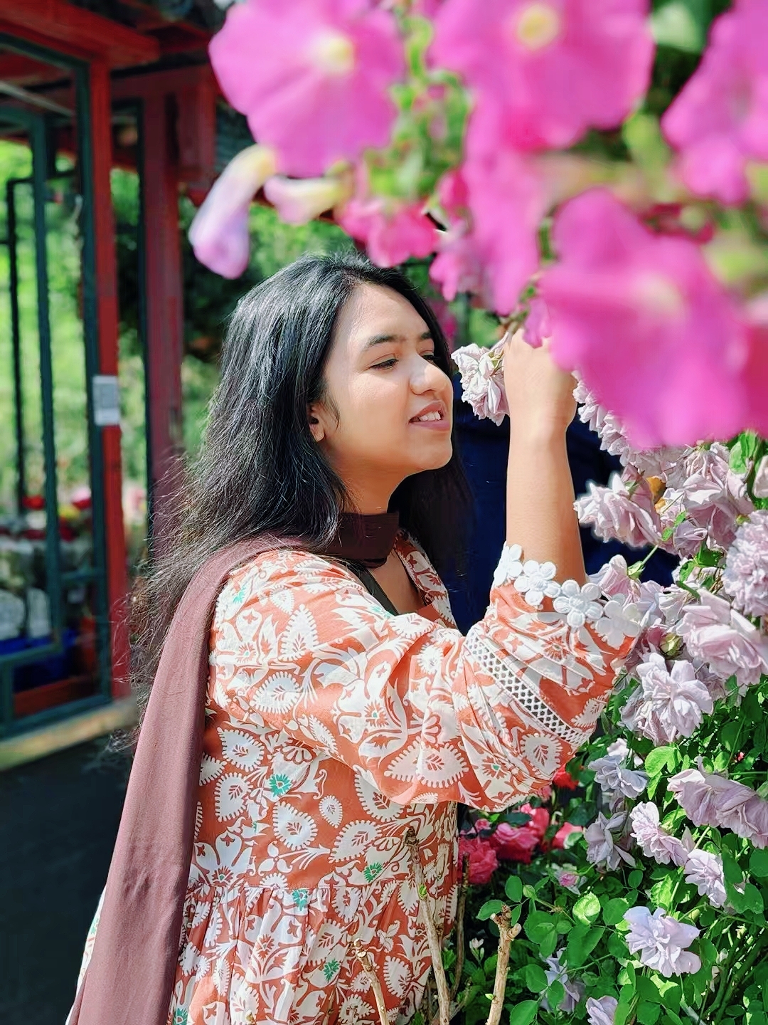 Outing Activity for International Students Held Successfully at the National Botanical Garden